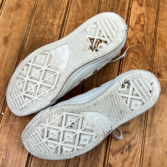 Women’s Kids Converse Suede Chuck Taylor High-Tops in Light Gray - Picture 6 of 7